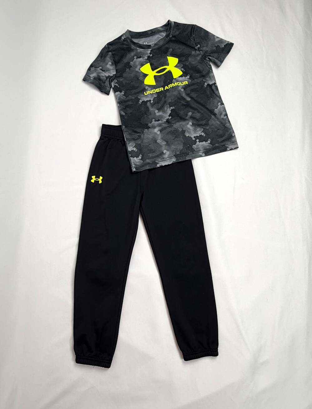 Under Armour Boys Size 6 Outfit 2 Piece Camo Graphic Tee Black Joggers Set